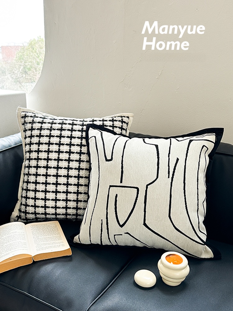 Home Fragrance In French - غطاء وسادة بنمط مربعات أبيض وأسود