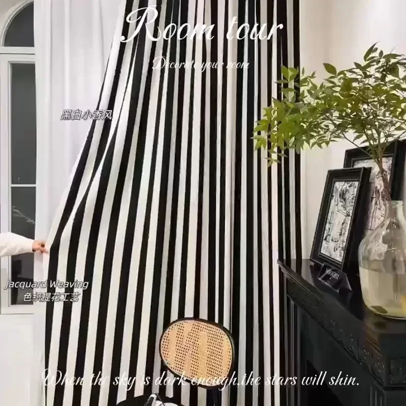 Home Fragrance In French - عمودي مخطط أبيض وأسود الشنيل الجاكار